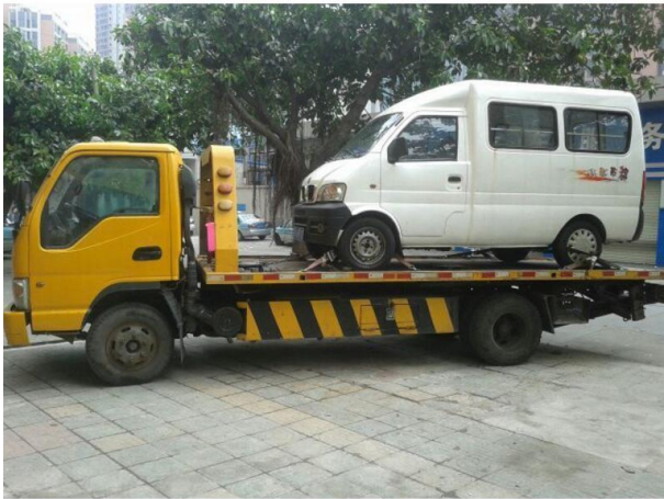 拖車救援現(xiàn)場圖片