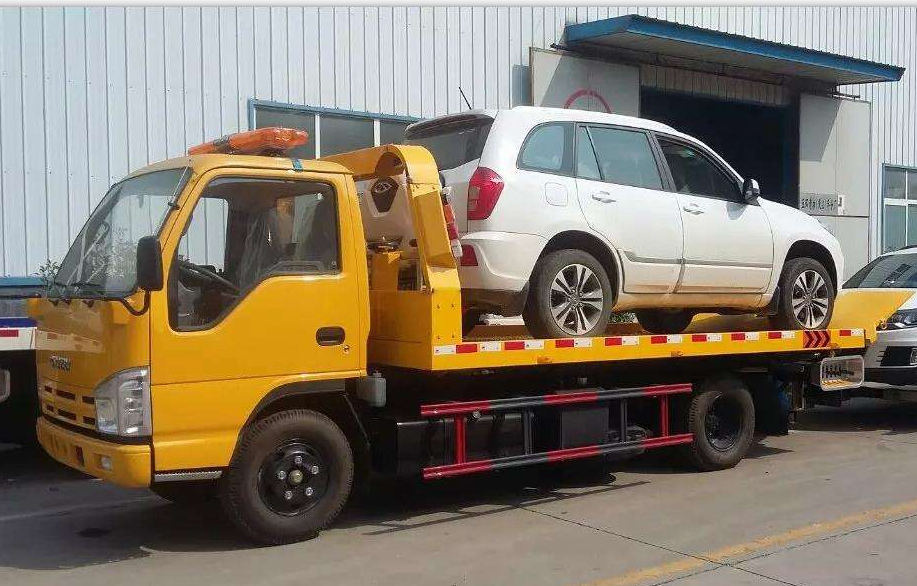拖車救援現(xiàn)場圖片