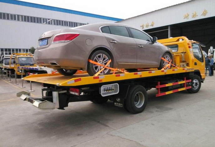 拖車救援現(xiàn)場圖片