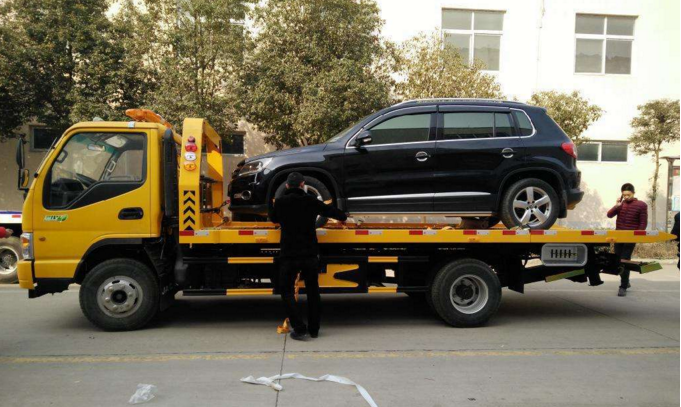 拖車救援現(xiàn)場圖片
